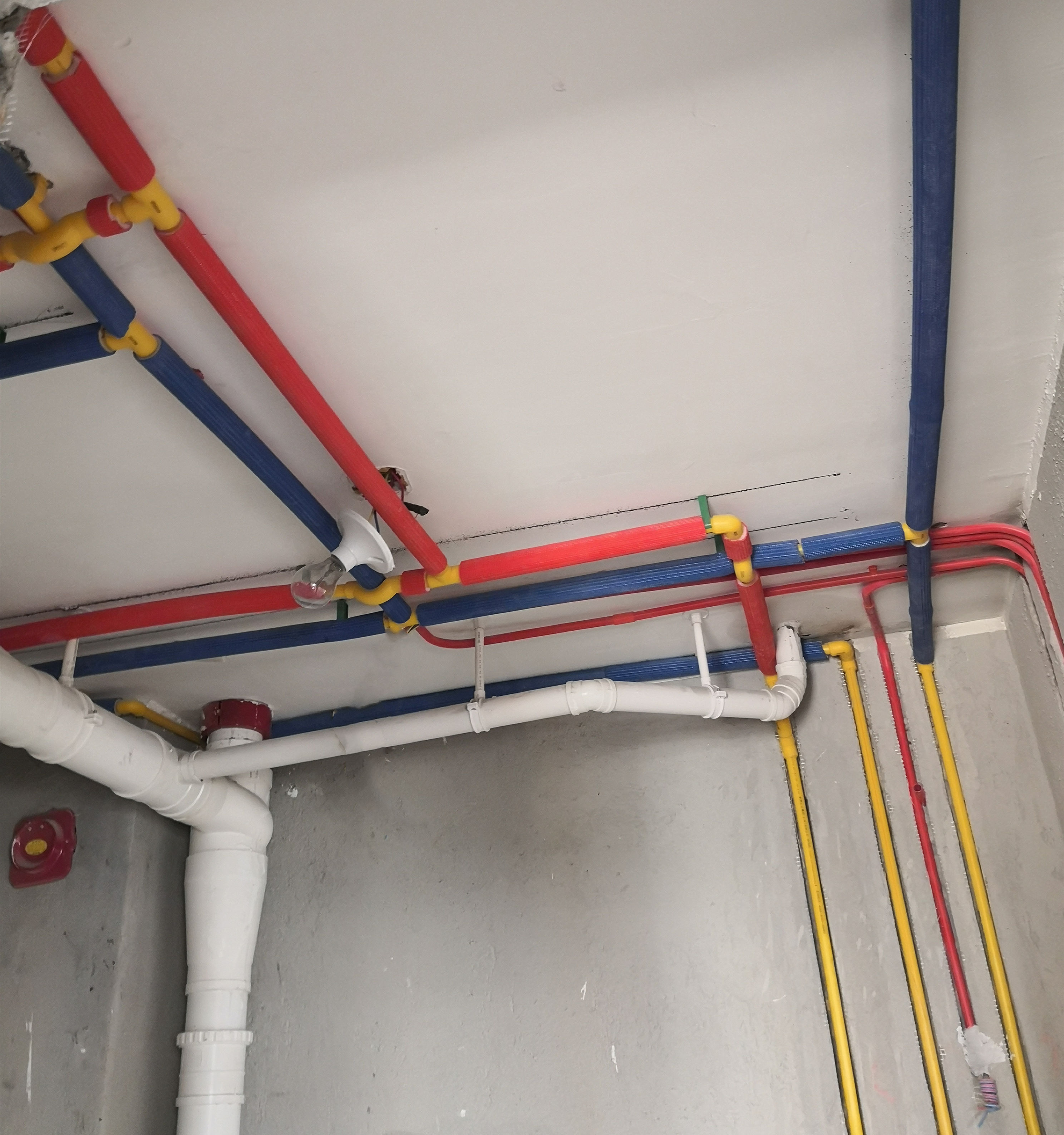 水电是走顶好还是走地好,水电走顶还是走地的区别