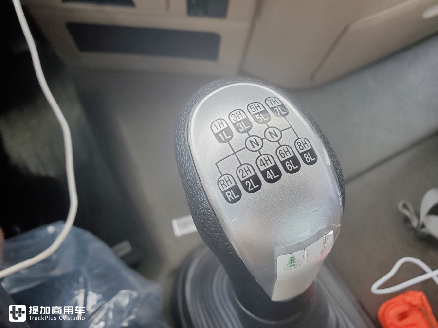 豪沃新款tx7配置,豪沃tx7290马力7.8米底盘多少钱