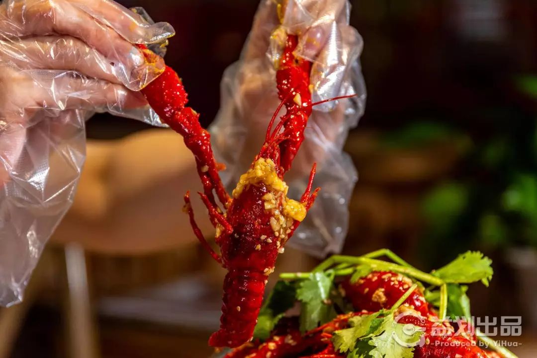 大连这家店两人一锅吃到撑，吃完虾还能涮火锅！这是什么操作？