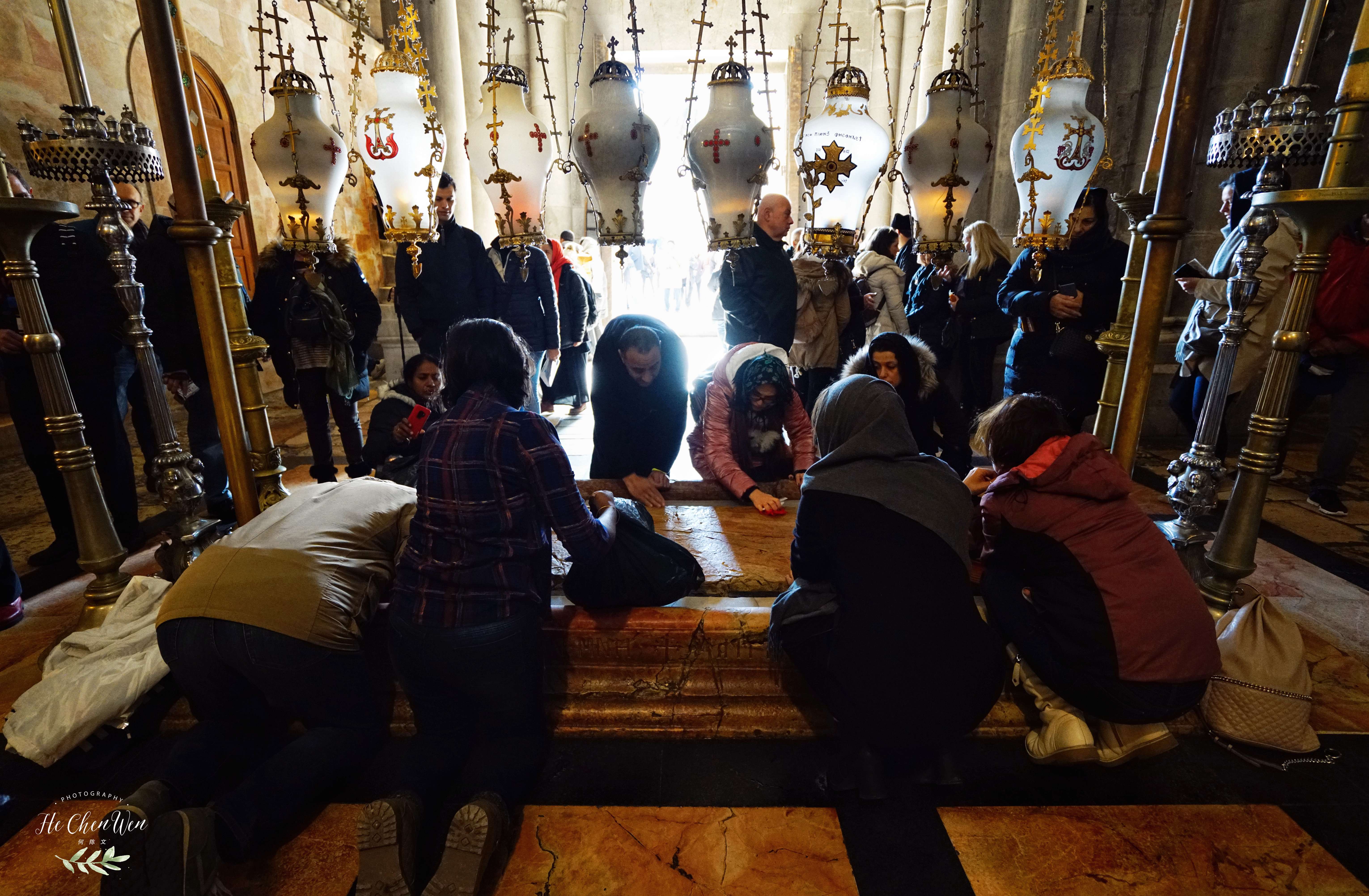 基督教圣地，耶稣在这里遇难、安葬、复活，信徒慕名而来