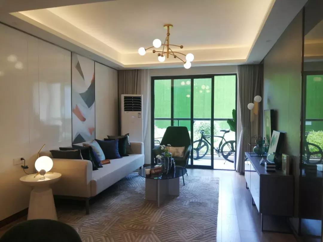 武汉地铁总价30万精装修房子,武汉地铁精装三房