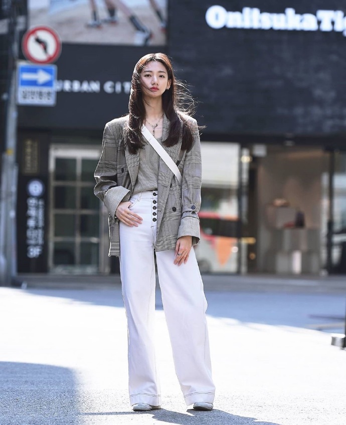 值得参考的韩国小姐姐穿搭,韩国小姐姐半身长裙穿搭街拍简约