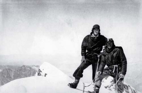 珠穆朗玛峰峰顶是属于哪个国家,珠穆朗玛峰峰顶现在是多少米