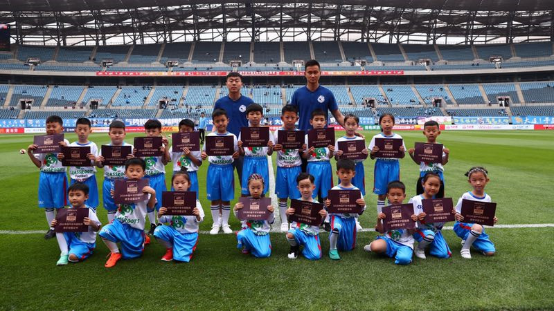 亚足联草根足球日大连站,为足球赛喝彩