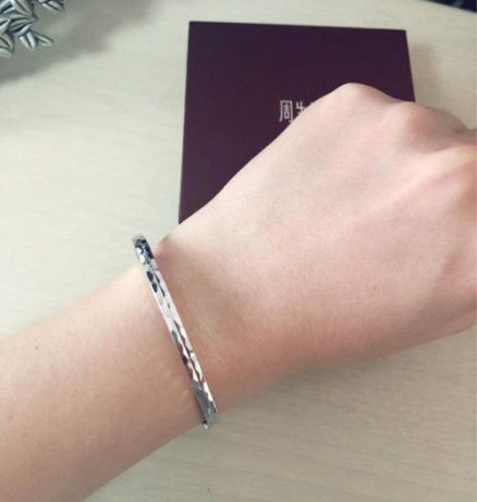 六福珠宝和周大福的古法手镯,周大福手镯好看还是周生生的好看