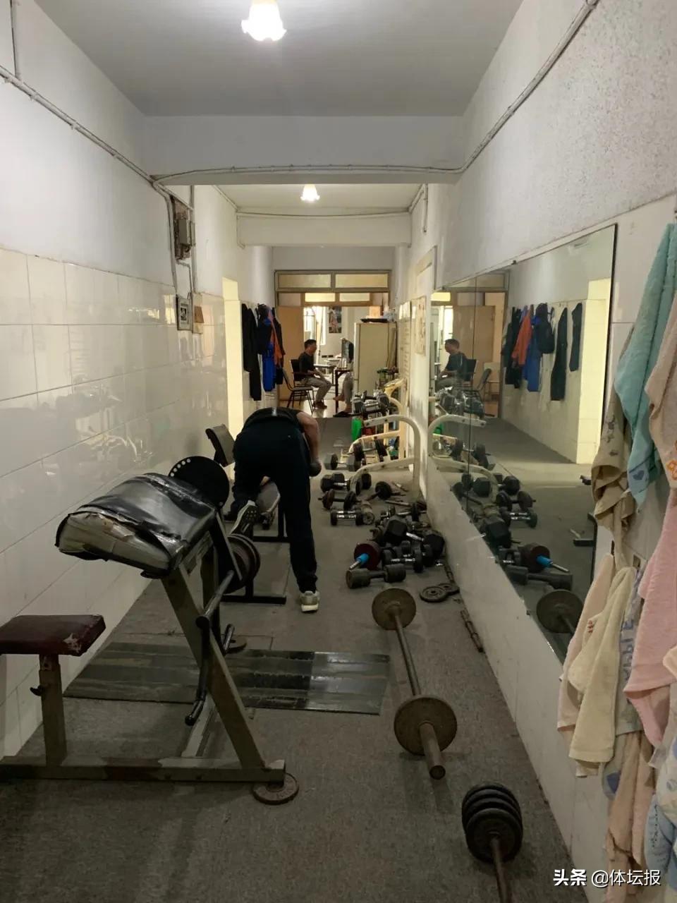 没有跑步机照样跑步锻炼身体,没有跑步机室内锻炼
