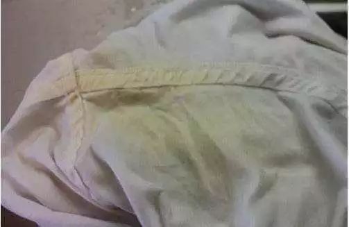 衣服发黄不要扔，加点“它”泡一泡，让你衣服洁净如新