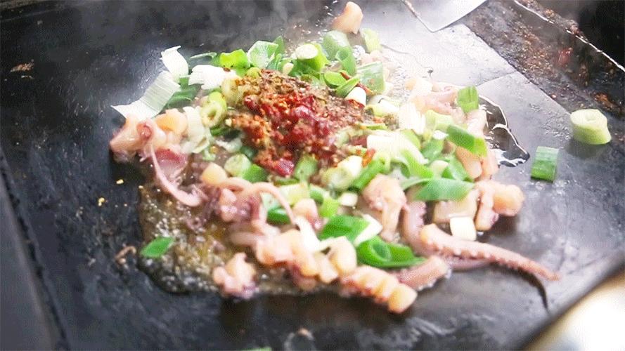 藏在襄阳定中街的铁板海鲜烧烤，不声不响的就火了23年....