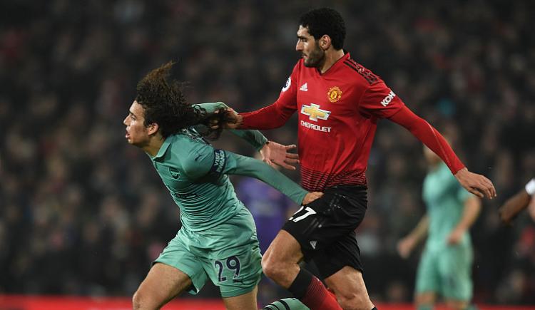 拽头发+爆铲!穆帅让曼联变身“疯狗”SM动作惹众怒