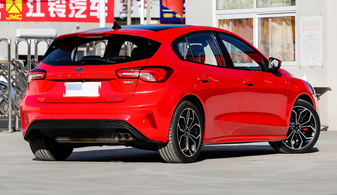 福克斯2011款三厢经典手动油耗1.8,福特福克斯油耗显示mls