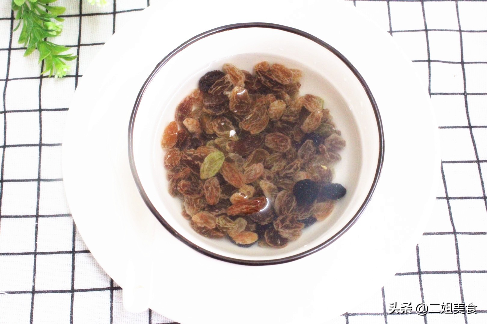 白醋倒葡萄干中会有什么作用,白醋泡葡萄干有什么用处