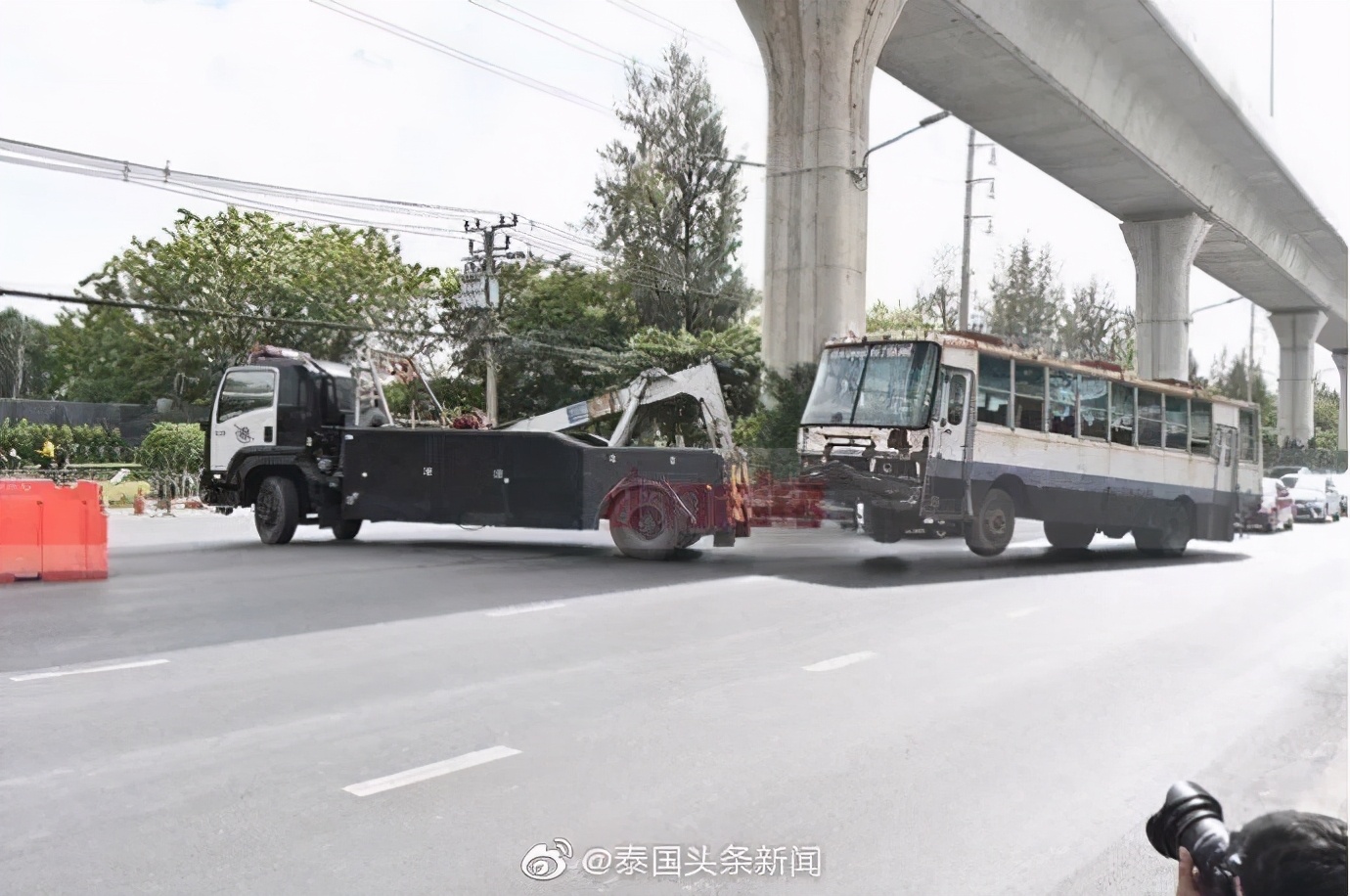 泰国皇家卫队也成为*会集**者的*威示**目标了