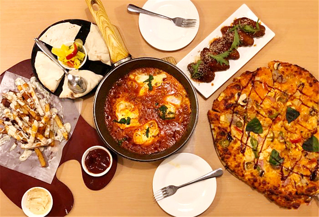 藏在宽窄巷子的居民楼，夫妻俩为混血女儿开的小店，地道又美味