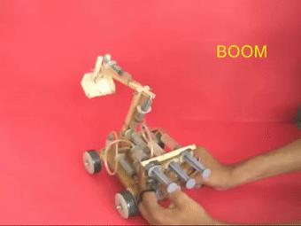 穷人的乐高什么样?印度大佬用垃圾做的玩具,火了