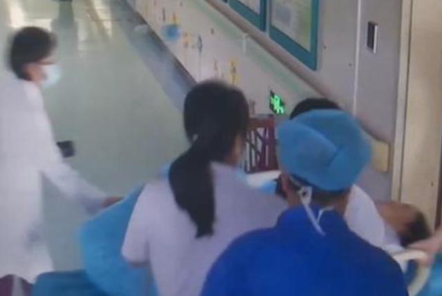 双胎孕妈想顺产遭婆家反对,孕妇怀双胞胎要生自己在家怎么办