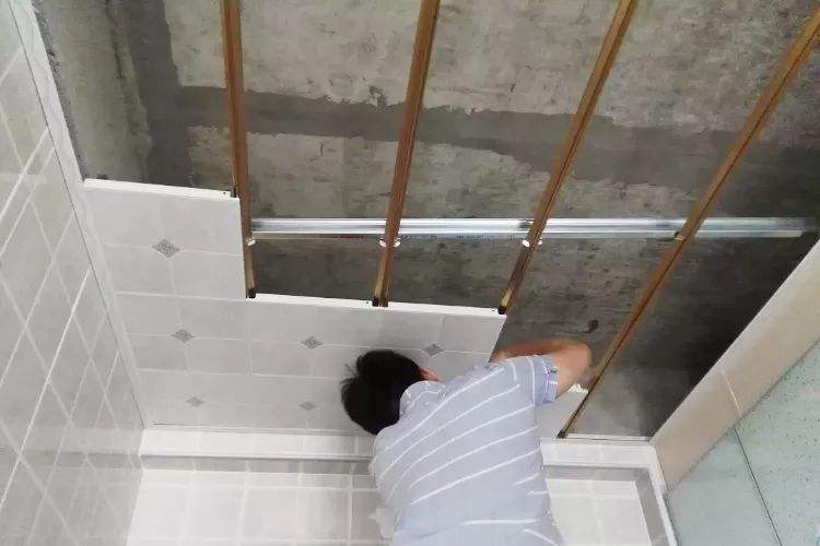 卫生间做石膏板吊顶还是铝吊顶,卫生间吊顶用pvc板吊顶步骤