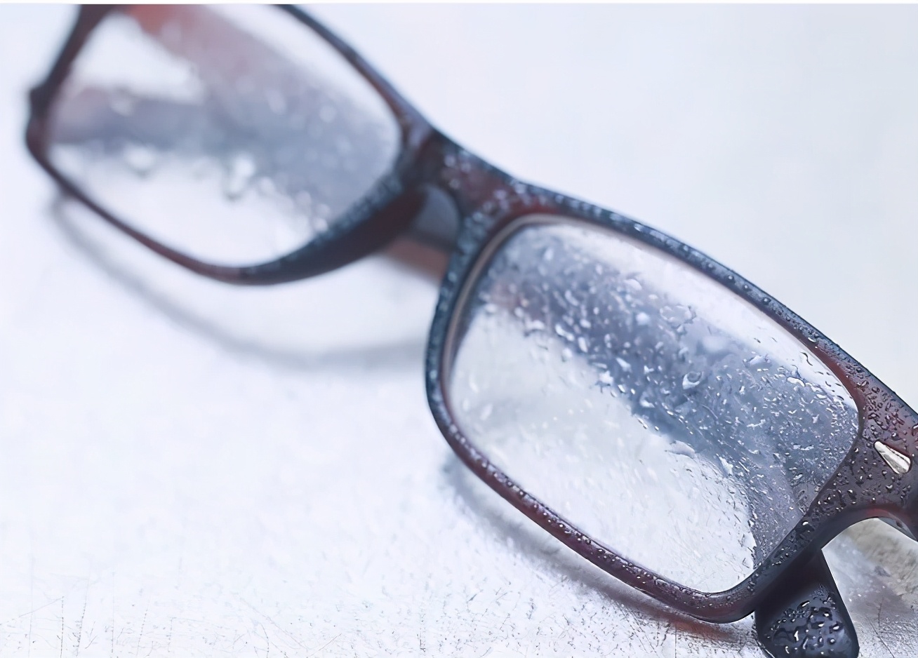 如何修复眼镜刮痕,眼镜划痕修复最佳方法