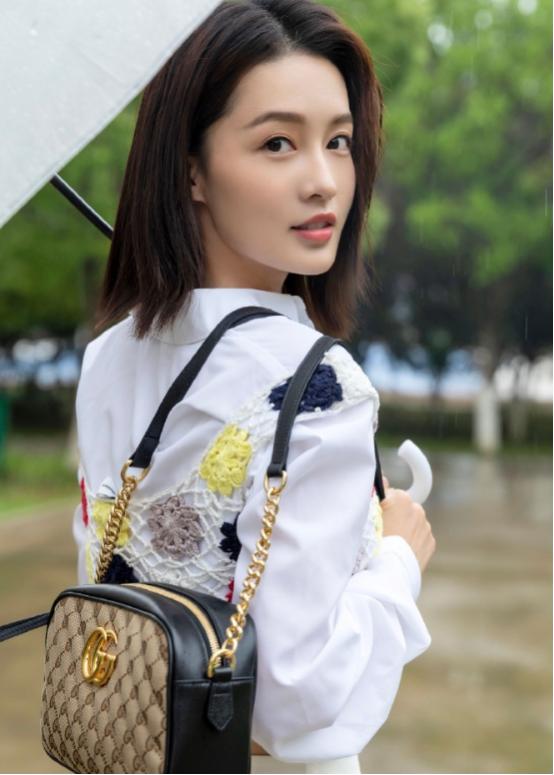 Gucci不愧是奢侈品牌，众多明星都在背它家包包，时髦又吸睛