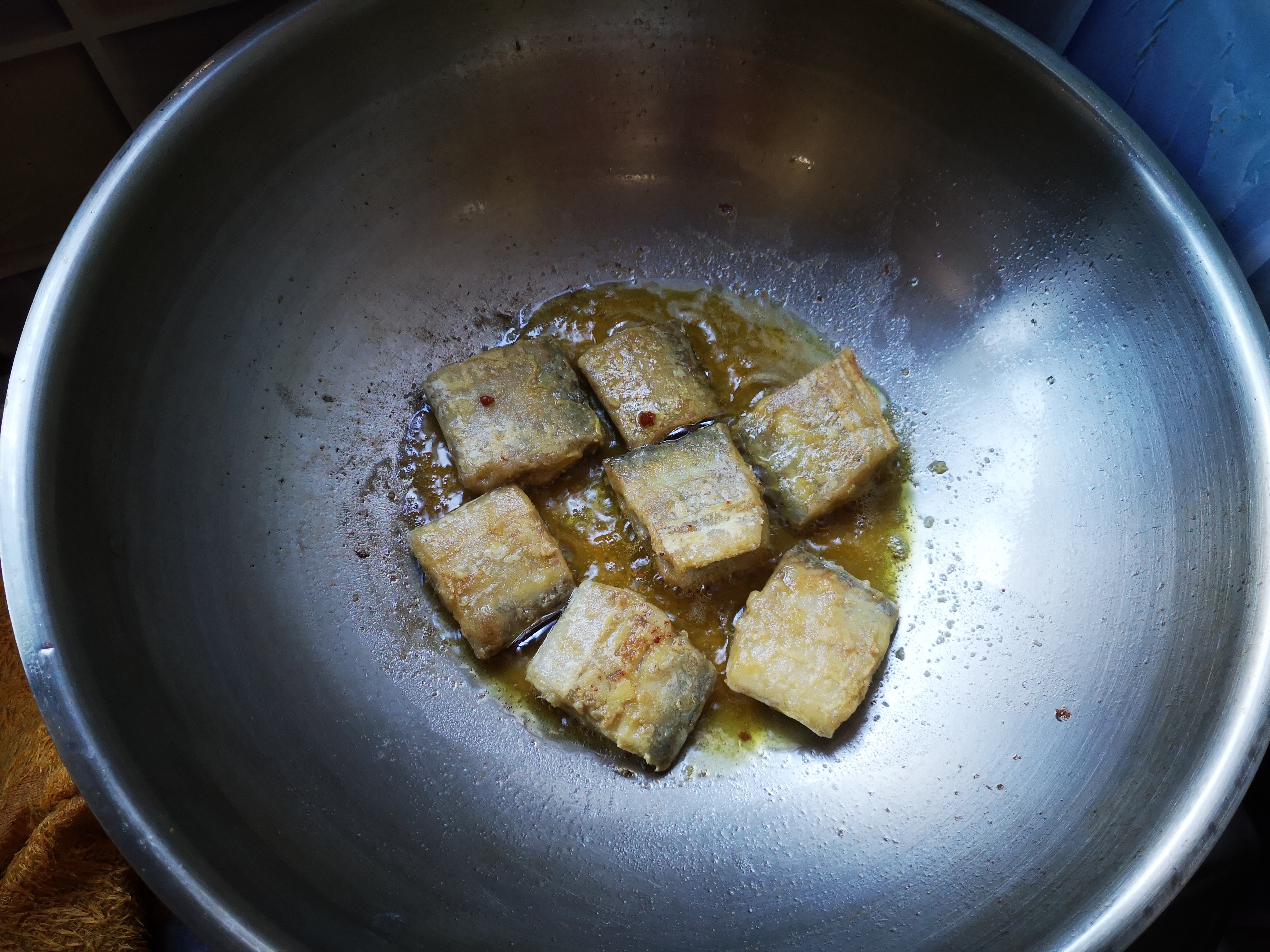 特百惠的锅怎样煎带鱼不粘锅不烂,煎带鱼吃怎么样才能让带鱼不粘锅