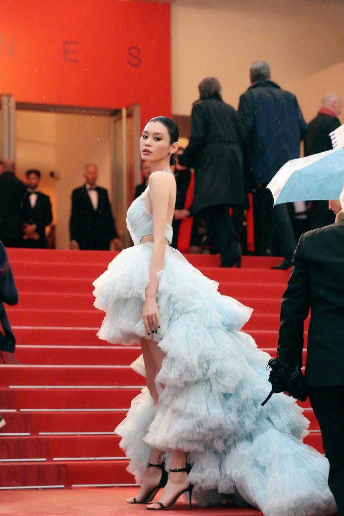 奚梦瑶蓝色礼服戛纳视频,奚梦瑶维密结束后红毯黄色礼服