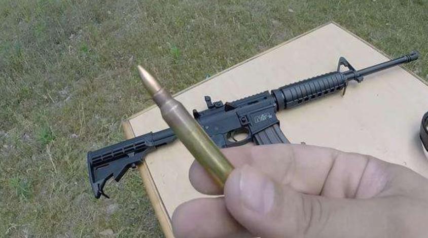 为什么头部中弹立马倒下,被骨头卡住了几小时会死