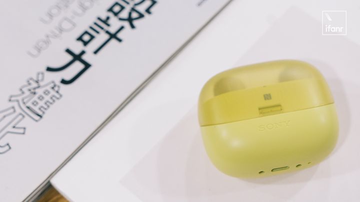 索尼wf-sp800n评测,索尼wf-sp900耳机佩戴