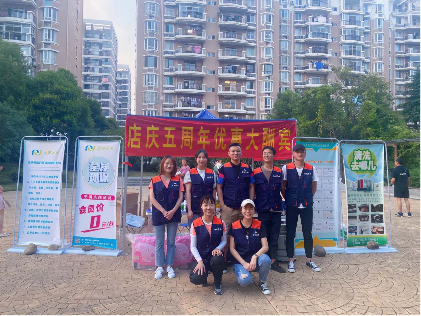 做地推在小区怎么赚钱,小伙做洗衣液生意一天赚1600