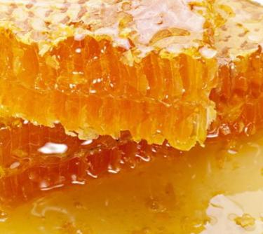 女孩喝蜂蜜会发育早吗,女童喝蜂蜜水会早熟吗