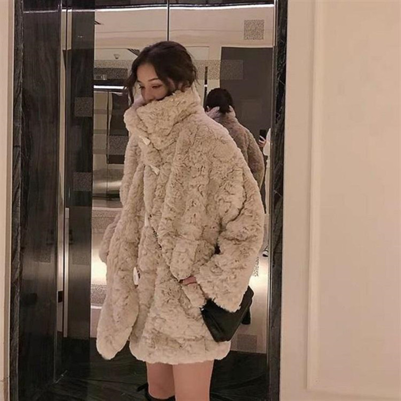 冬季羊羔绒外套显瘦新款,保暖又好看羊羔绒外套冬季必备