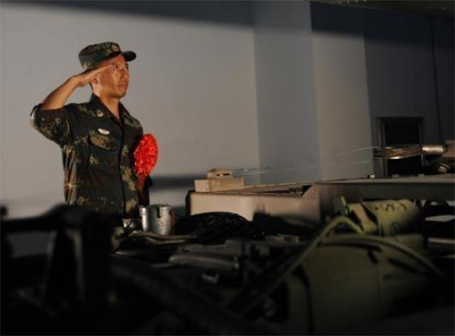 “兵王”王忠心:妻子“笑话”只长胡子不长职位,退役后过得如何