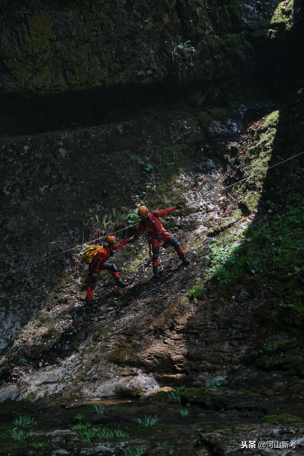 探险中国天坑视频,专家探险贵州神秘天坑完整版视频