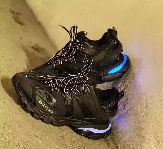 小白鞋和小粉鞋,小白鞋又出新款了男款