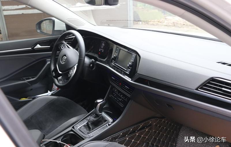 15万买一辆新车速腾还是二手迈腾,买新速腾还是买低配迈腾