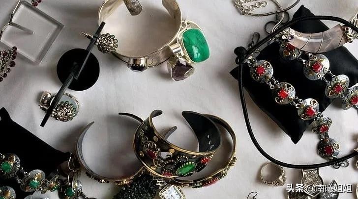 40到60岁老人这样穿减龄又显瘦,这位奶奶的搭配太显年轻了