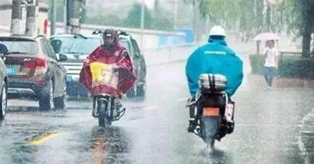 电动车被雨淋湿了能充电吗,电动车被雨淋了还能骑吗