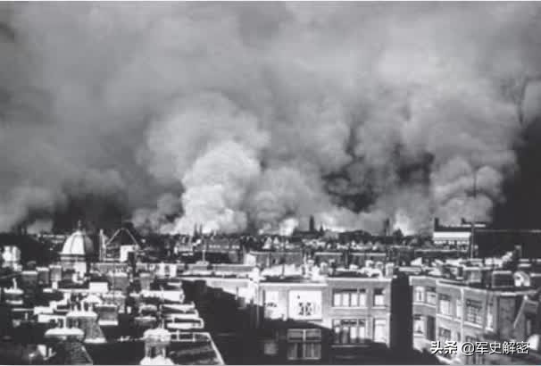 德军空降荷兰完整视频,德军发动闪电战进入荷兰比利时