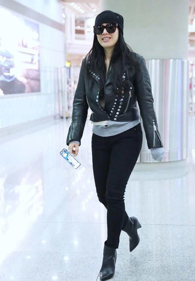 钟丽缇皮衣搭配 (钟丽缇紧身皮裤穿搭)