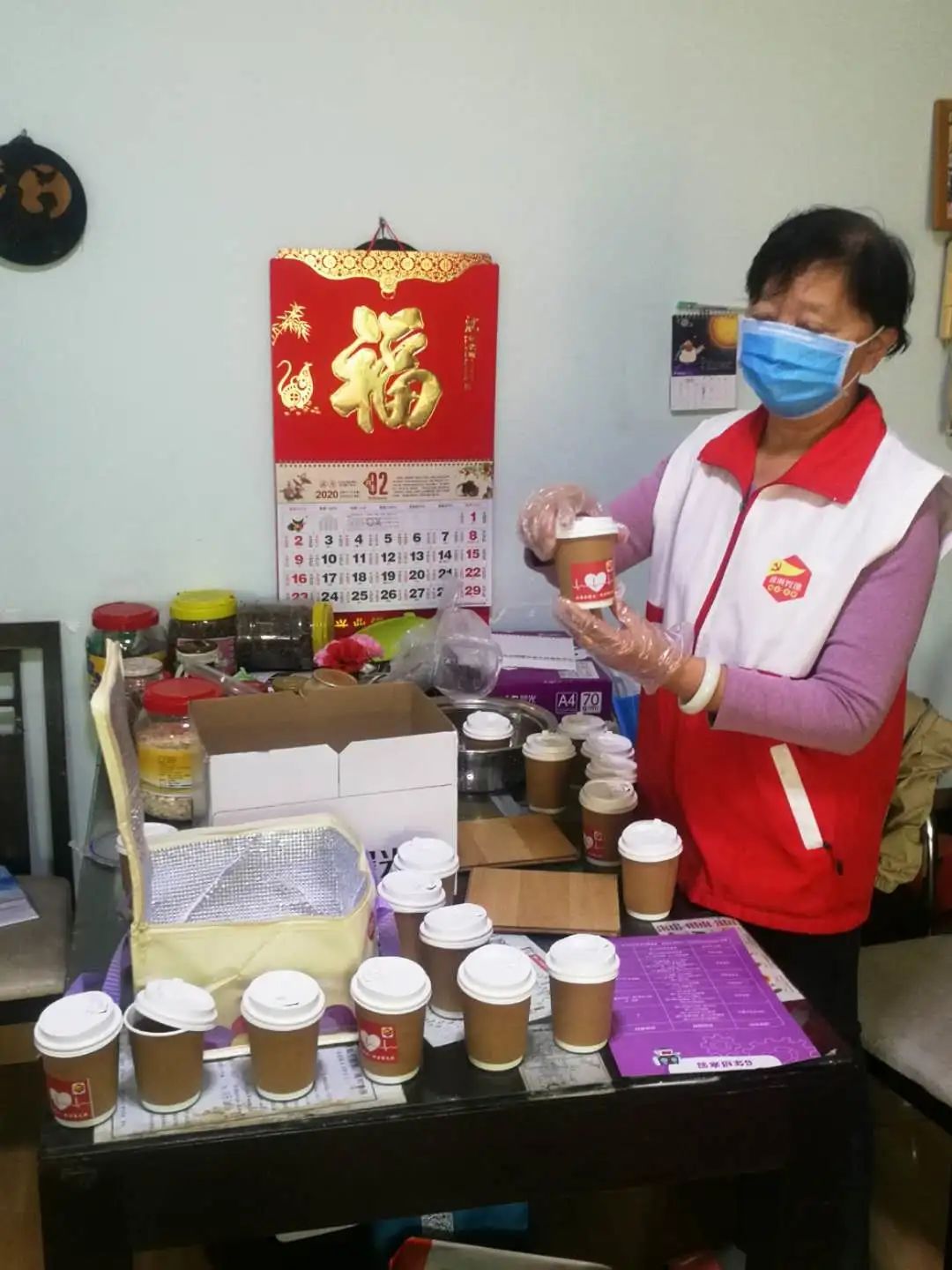 海珠|超赞!派口罩、送凉茶、防疫心理咨询……瑞宝街蜂巢*党**建线上+线下多重暖心服务