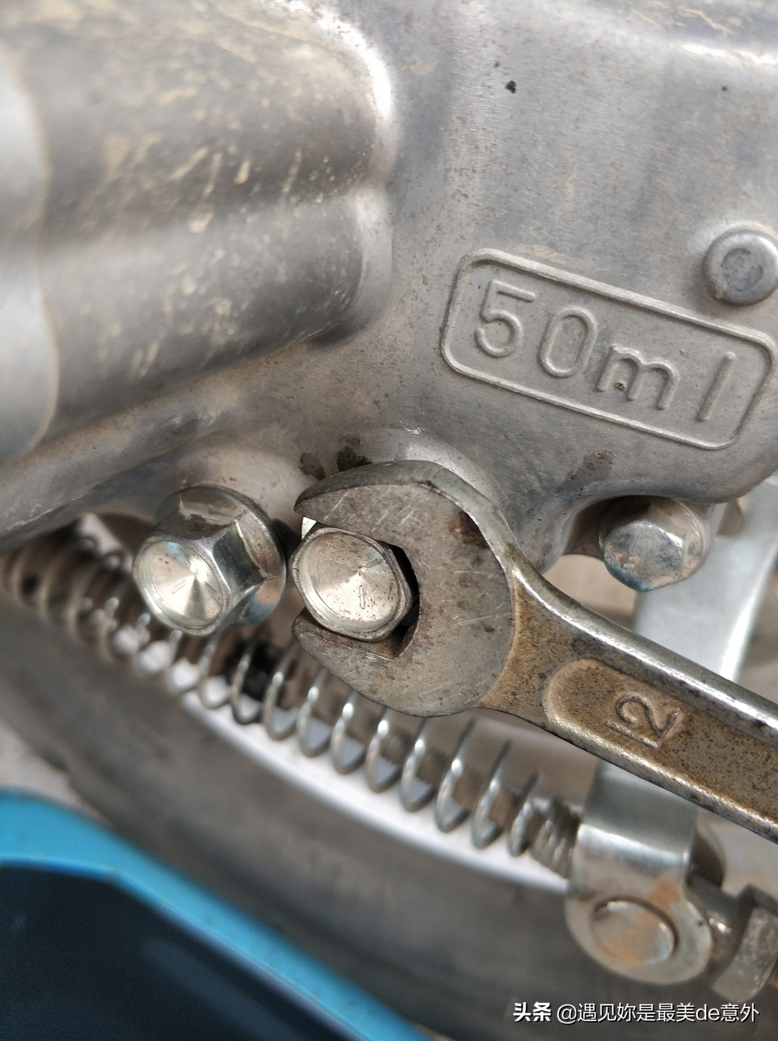 踏板摩托车齿轮油加多了会怎么样,踏板摩托车齿轮油多少公里换一次