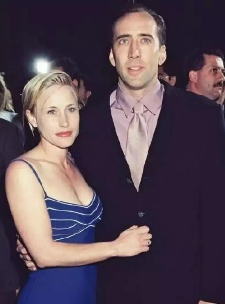 坐拥15座豪宅,50辆豪车,只会用钱哄女人却被绿的悲情影帝