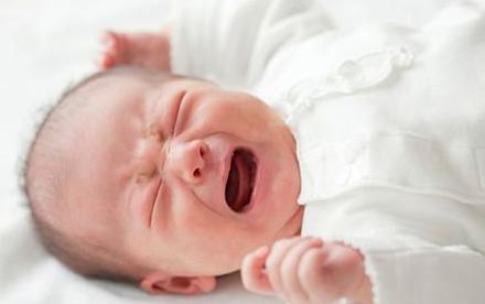 新生儿有什么表现会让人害怕,新生儿有点惊吓是什么原因