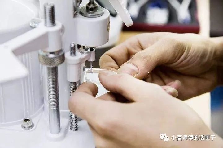 镜片加工师的危害,眼镜镜片加工好学吗