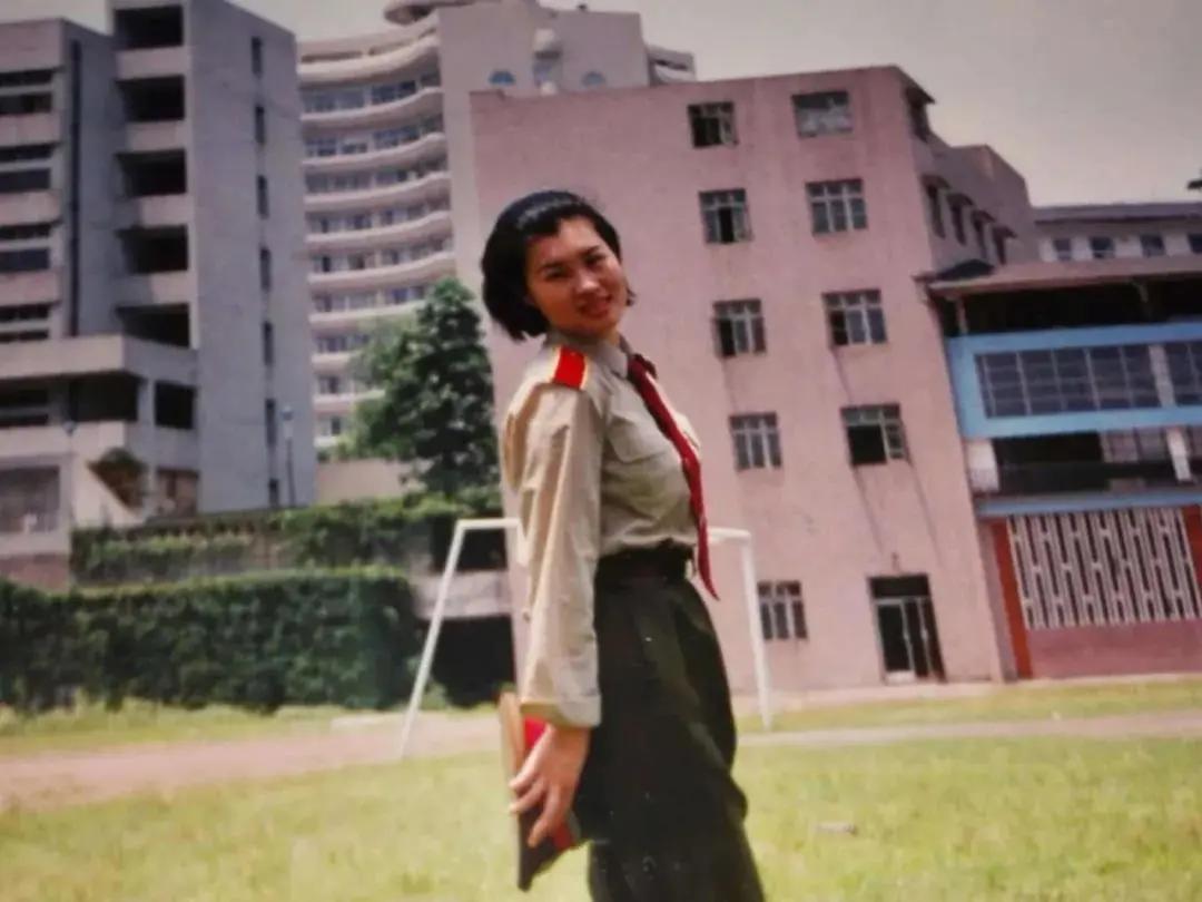 八一特辑|从“橄榄绿”到“法袍黑”的华丽转变