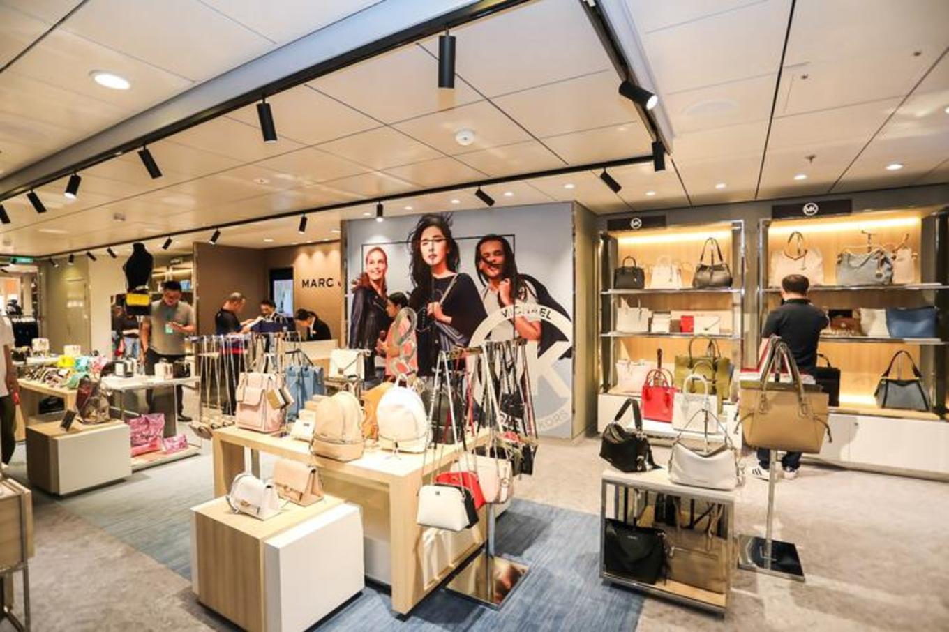 张翰王丽坤街头拍戏共赴海洋之城,张翰王丽坤同船共渡