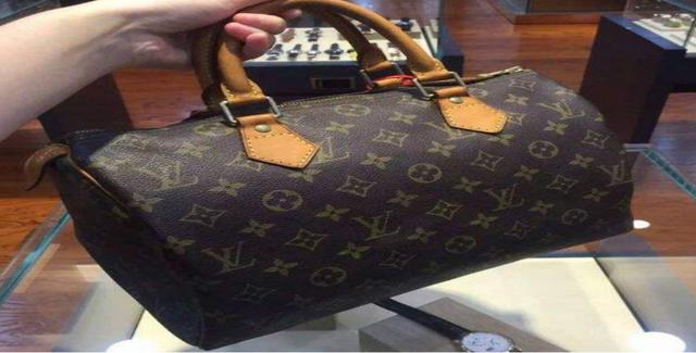 妻子买包丈夫忍无可忍,妻子拿丈夫发工资的钱买包