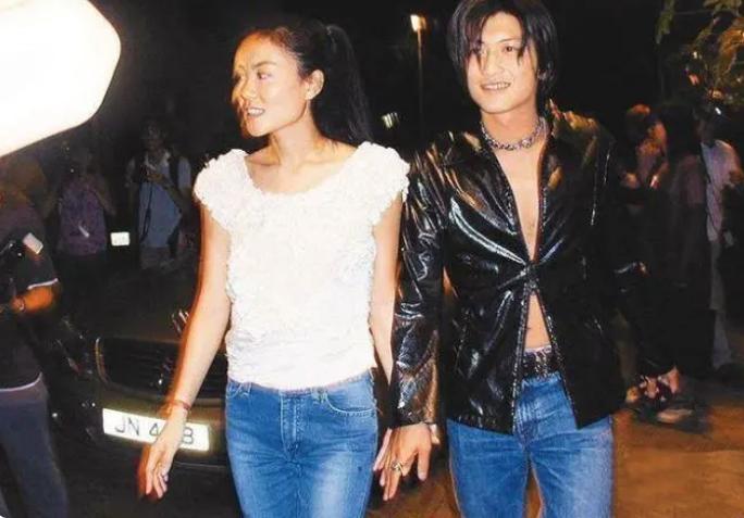 网曝王菲谢霆锋高调合体现身,王菲谢霆锋重逢完整版