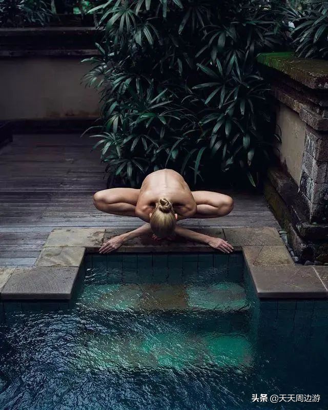 她在世界各地拍下裸照,吸引了8000万的粉丝,却没有一张是色情的