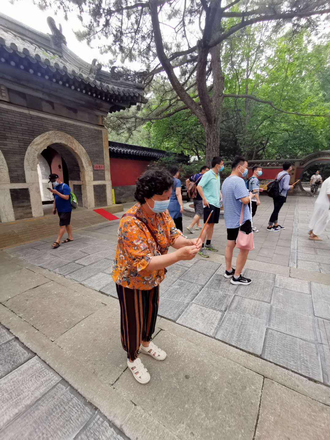 家有一老一小怎么办,父母天天说一把屎一把尿