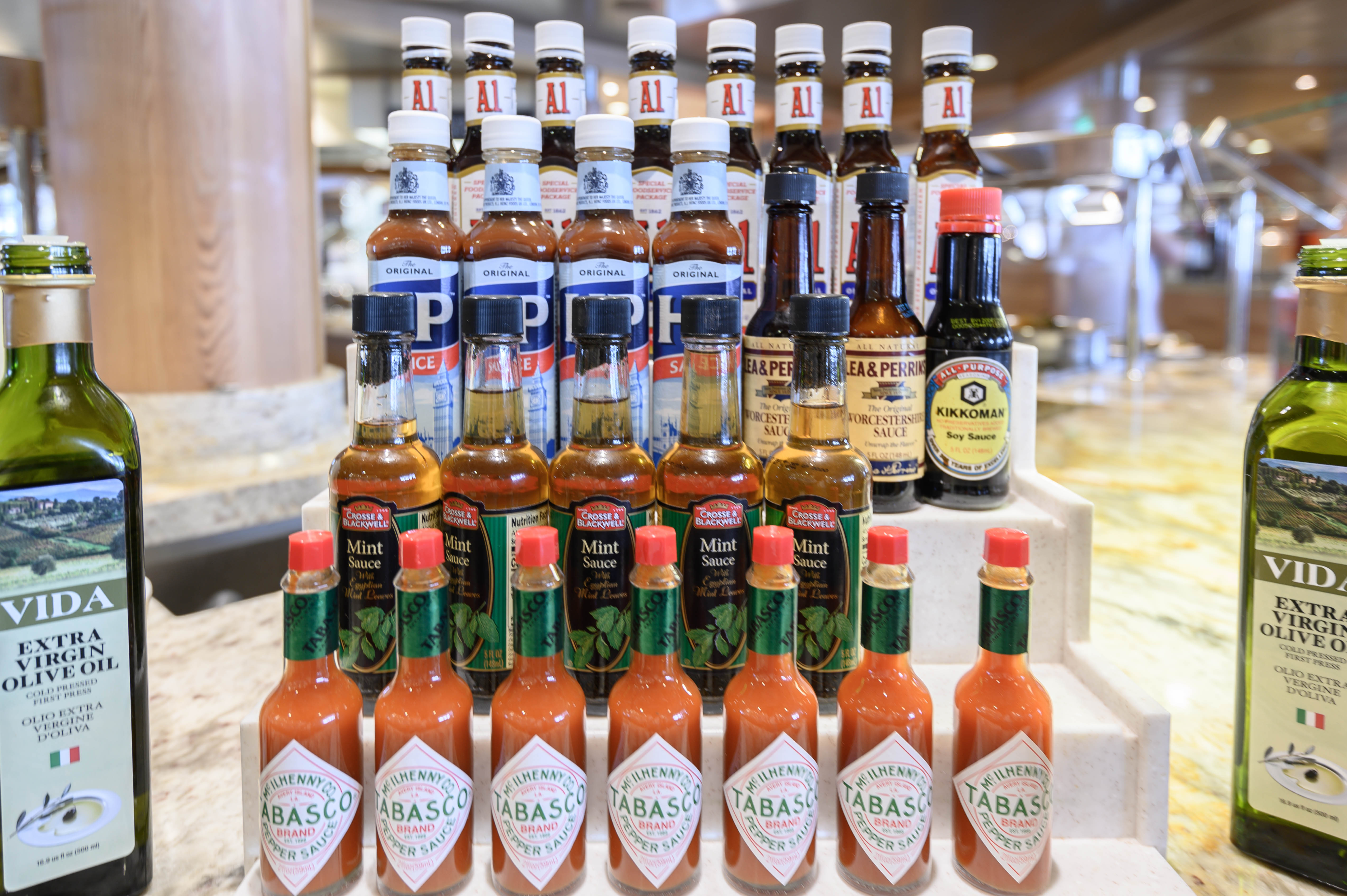 世界第一艘豪华邮轮,世界最大豪华邮轮首航