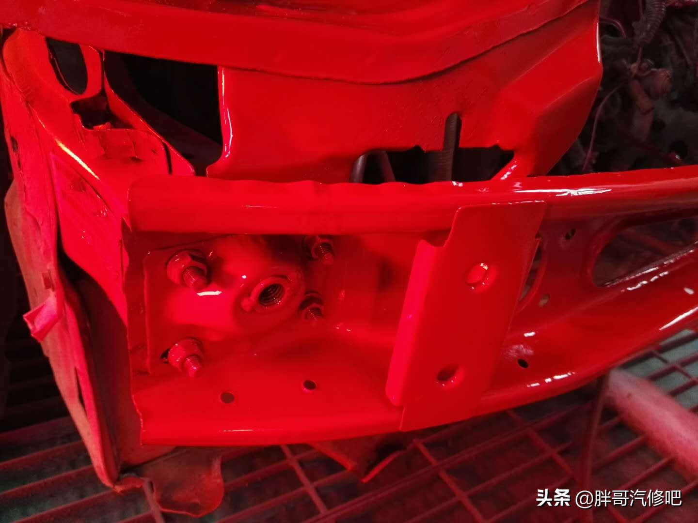 胖哥分享事故车维修，钣金整形梁头校正，看着你会心疼你的爱车